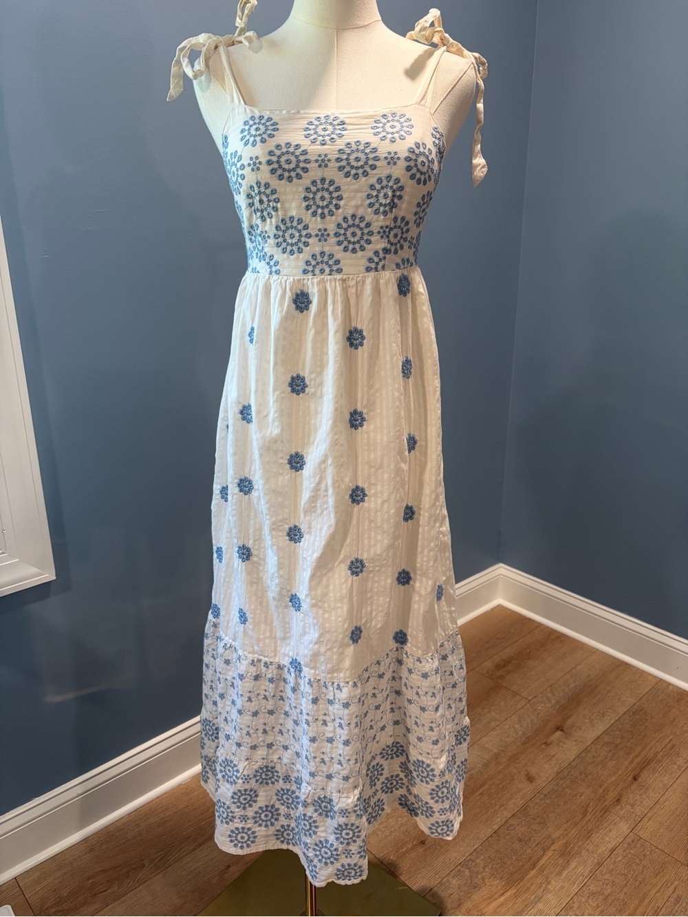 American Eagle White Blue Embroidered Tie Shoulder Maxi Dress Small Cottagecore